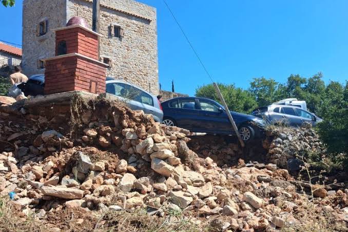 Μάνη: Εικόνες καταστροφής μετά τις πλημμύρες – Πάνω από 100 αυτοκίνητα εγκλωβίστηκαν στο Οίτυλο