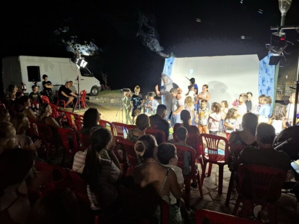 Με κέφι και παιδικά χαμόγελα έκλεισε στην πλατεία Βράχων χθες βράδυ το Πολιτιστικό Καλοκαίρι του Δήμου Φαρσάλων