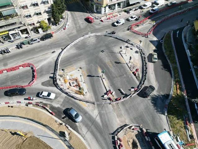 Σε λειτουργία ο κυκλικός κόμβος στη συμβολή Ηρ. Πολυτεχνείου και Φαρσάλων – Aπό τις σηματοδοτούμενες διαβάσεις οι πεζοί
