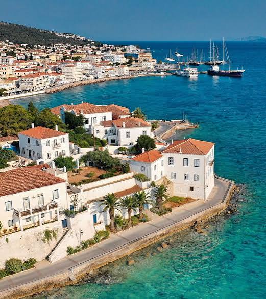Έκλεψαν 40.000 ευρώ από σπίτι στις Σπέτσες και το έσκασαν με θαλάσσιο ταξί, τους συνέλαβαν στην Αργολίδα