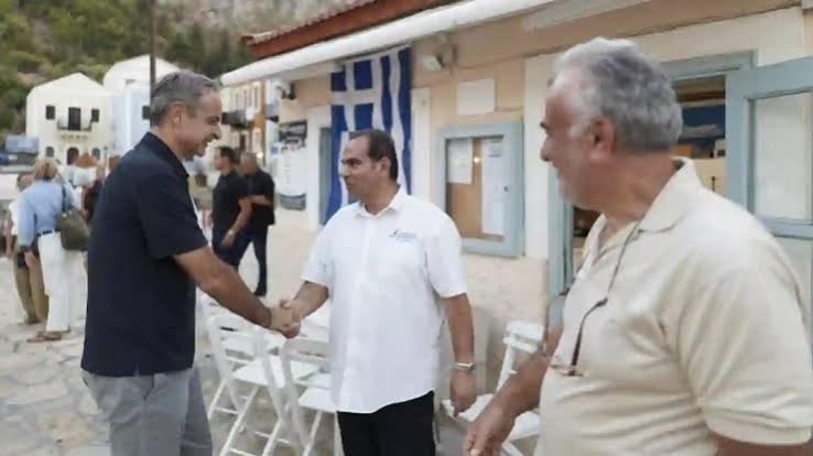 Μήνυμα ισχύος και στήριξης έστειλε από το Καστελόριζο ο Πρωθυπουργός – Τα έργα υποδομών στη συνάντησή του με τον δήμαρχο