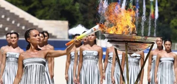 Η Φλόγα των Ολυμπιακών Αγώνων Νέων «Ντακάρ 2026» άναψε στο Παναθηναϊκό Στάδιο και ταξιδεύει για την Αφρική