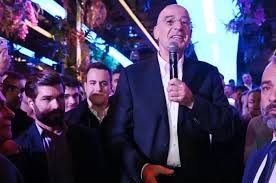Κατάμεστο το Akanthus υπό βροχή για τον Δένδια