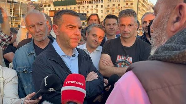Αλιείς στον Τσίπρα: «Δεκάδες τουρκικά αλιευτικά ψαρεύουν σε ελληνικά ύδατα, έχεις ευθύνη, έλεγες ότι η θάλασσα δεν έχει σύνορα» – Σταματήστε την προπαγάνδα, απάντησε