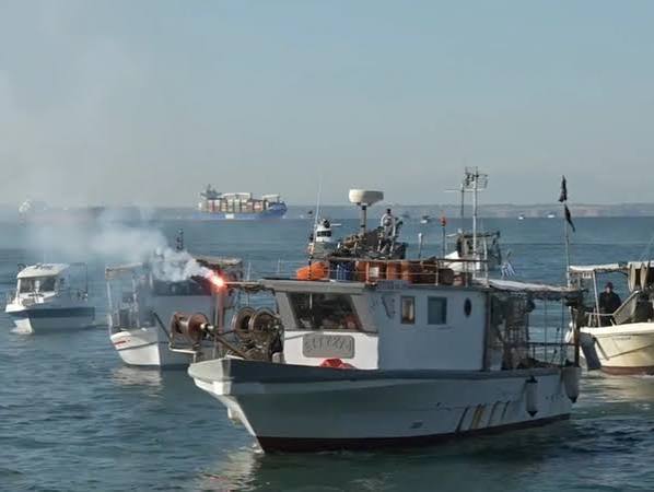 Ψαράδες ετοιμάζονται να αποκλείσουν από τη θάλασσα το λιμάνι της Θεσσαλονίκης, περίπου 150 αλιευτικά στην κινητοποίηση