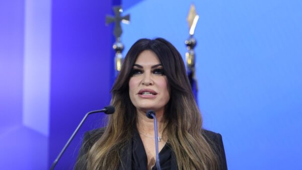 Ο Λευκός Οίκος ζήτησε από την Κίμπερλι Γκιλφόιλ να παραιτηθεί: «Της ευχόμαστε καλή επιτυχία»