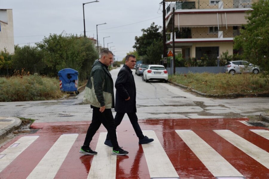 Νέα φανάρια και προηγμένες λειτουργίες σε σηματοδότες για τους πεζούς – Σε λειτουργία 23 “έξυπνες” διαβάσεις στη Λάρισα