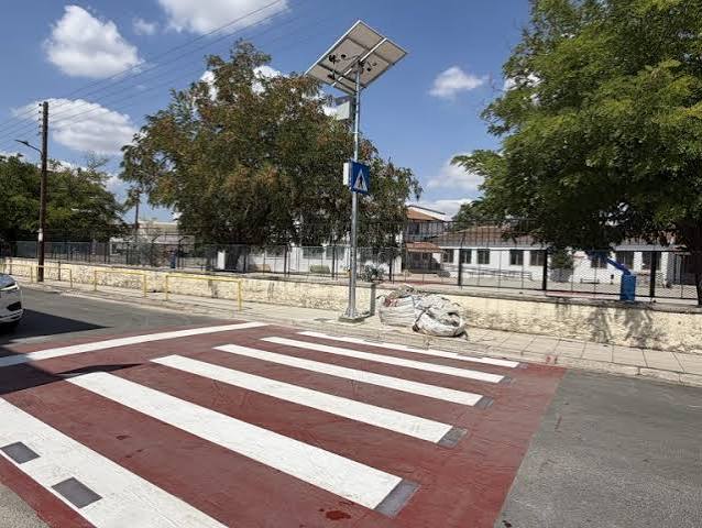 Νέες «έξυπνες» διαβάσεις πεζών σε 25 σημεία γύρω από σχολεία στη Λάρισα